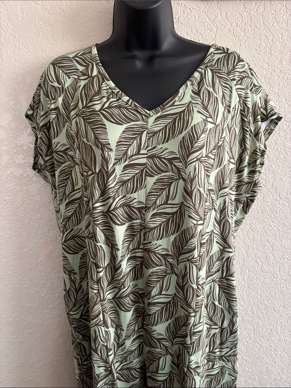 Muk Luks Mint Green Leaf-Print V-Neck Tunic